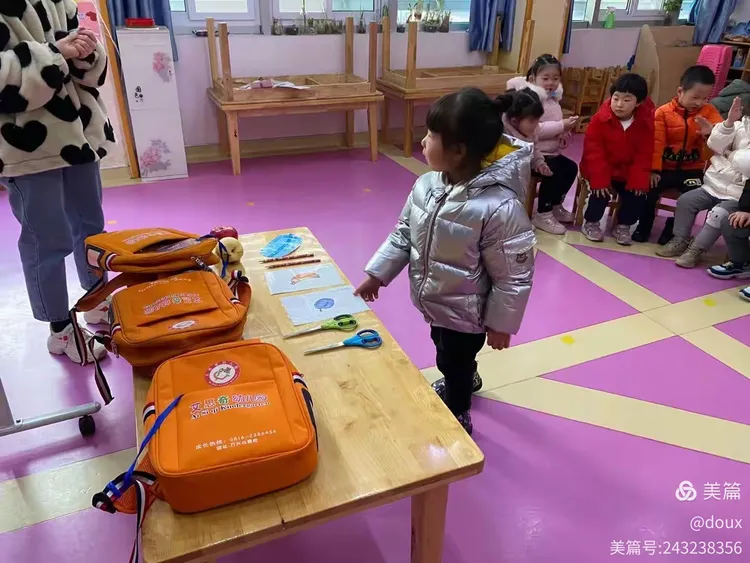 global english艾思奇幼儿园小班英语汇报课